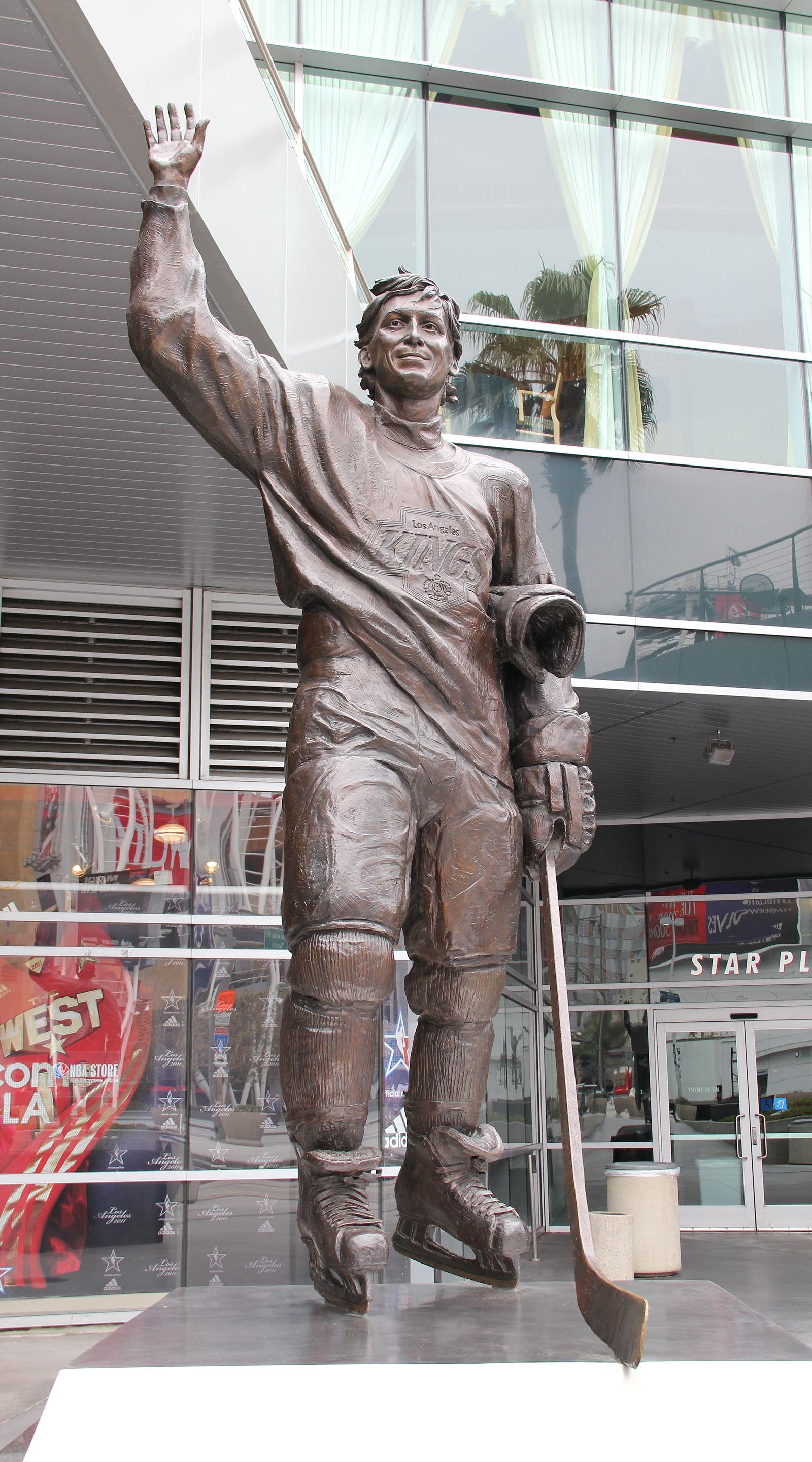 Wayne Gretzky statue at Star Plaza, downtown LA, USA panoramio