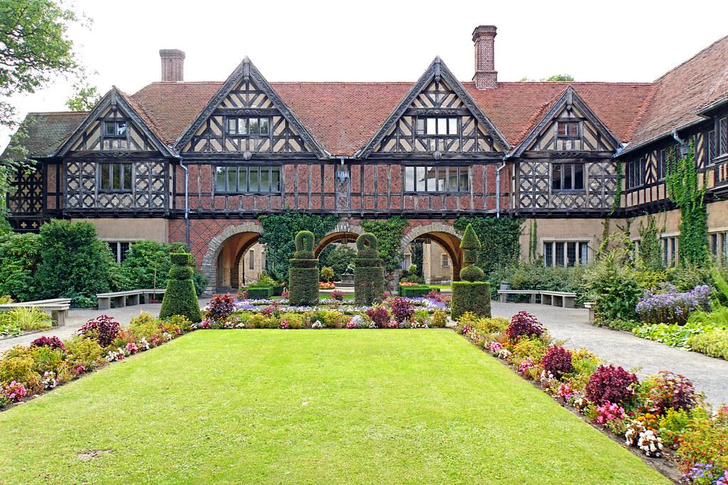 Shift in Hyde Park Chi: Suburbs where buying is now cheaper than renting